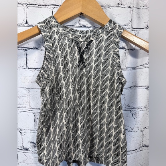 kate quinn Other - Kate Quinn Black and White Unisex Tank